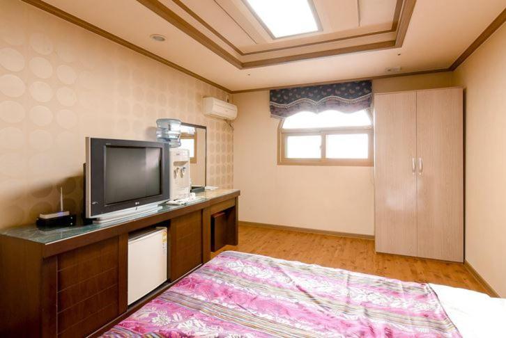 Hongcheon Resortel 外观 照片