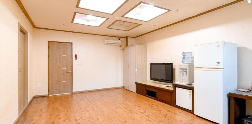 Hongcheon Resortel 外观 照片
