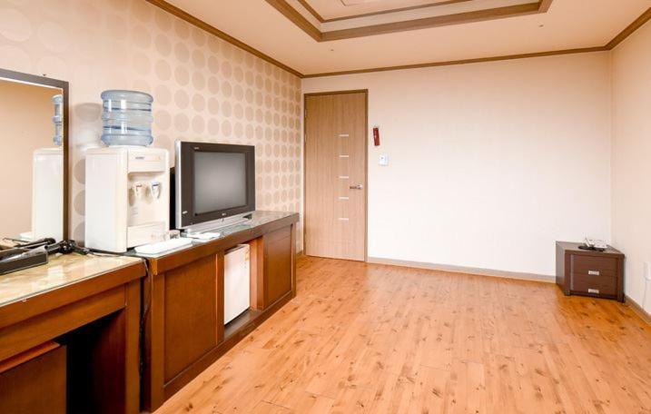 Hongcheon Resortel 外观 照片