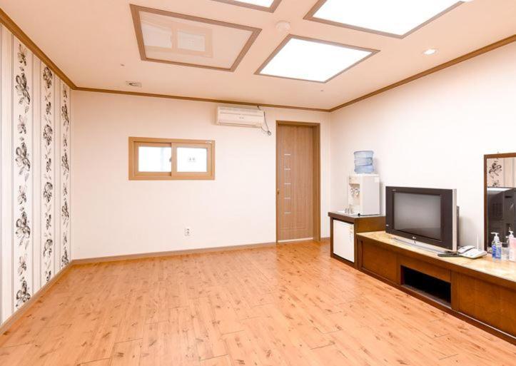 Hongcheon Resortel 外观 照片