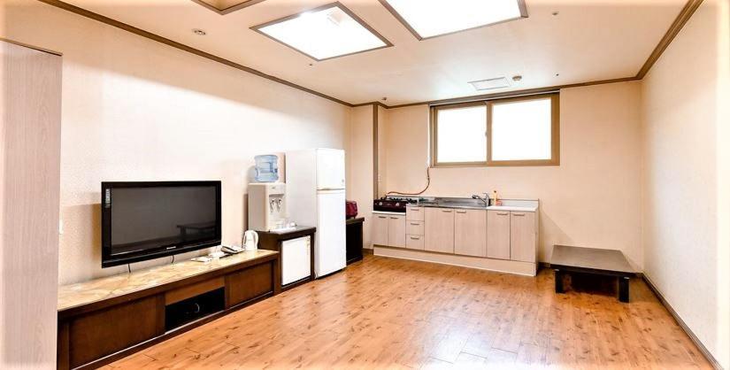 Hongcheon Resortel 外观 照片